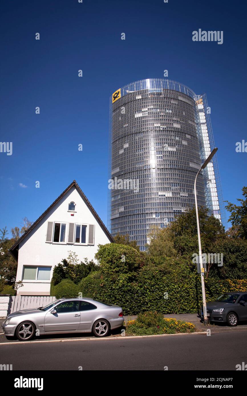 La Post Tower, sede della società logistica Deutsche Post DHL Group, casa singola indipendente nel distretto di Gronau, Bonn, Nord Reno- Foto Stock