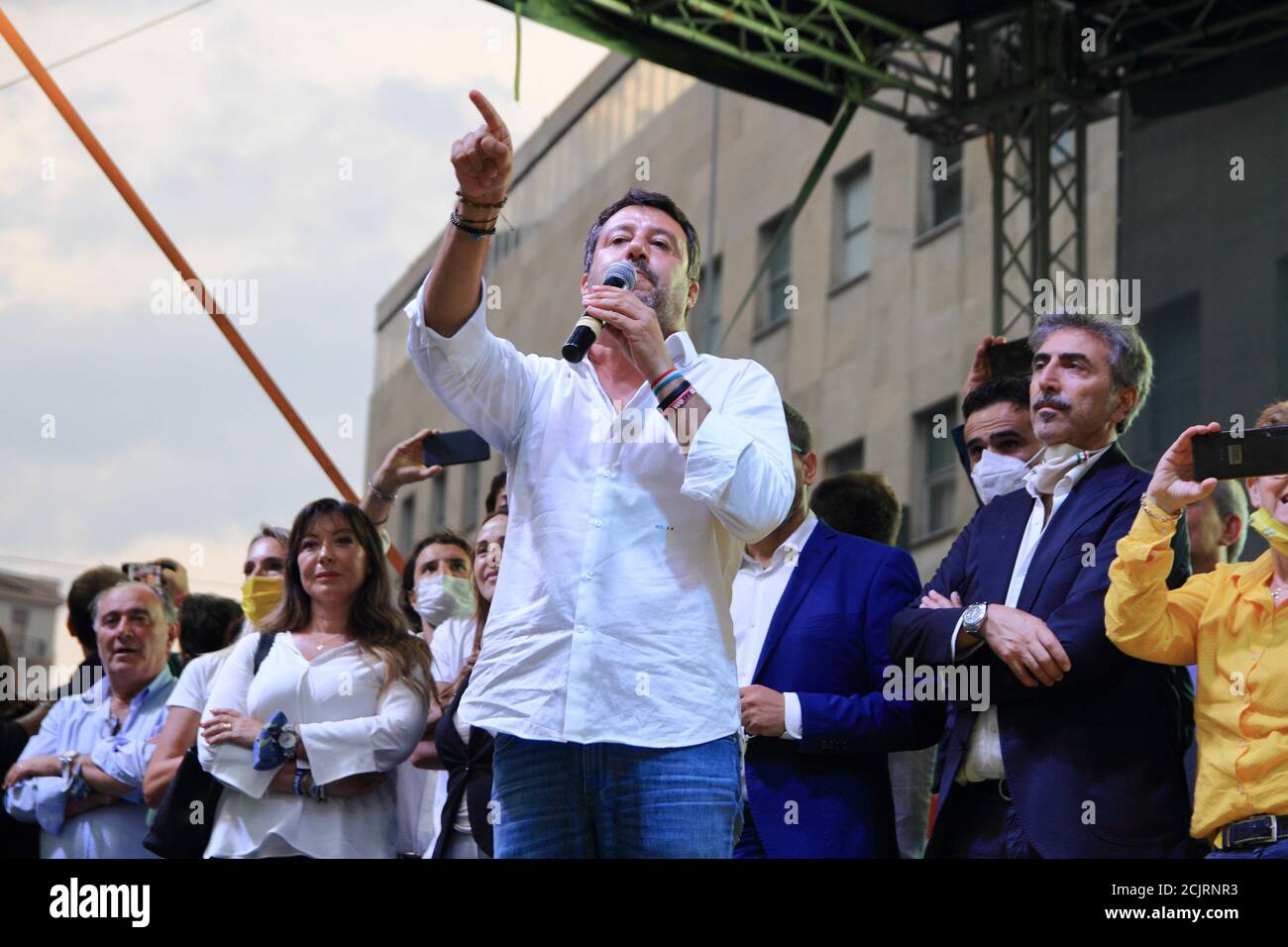 Matteo Salvini , leader della Lega ha tenuto un rally elettorale in Piazza Matteotti in vista delle elezioni regionali in Campania. Foto Stock