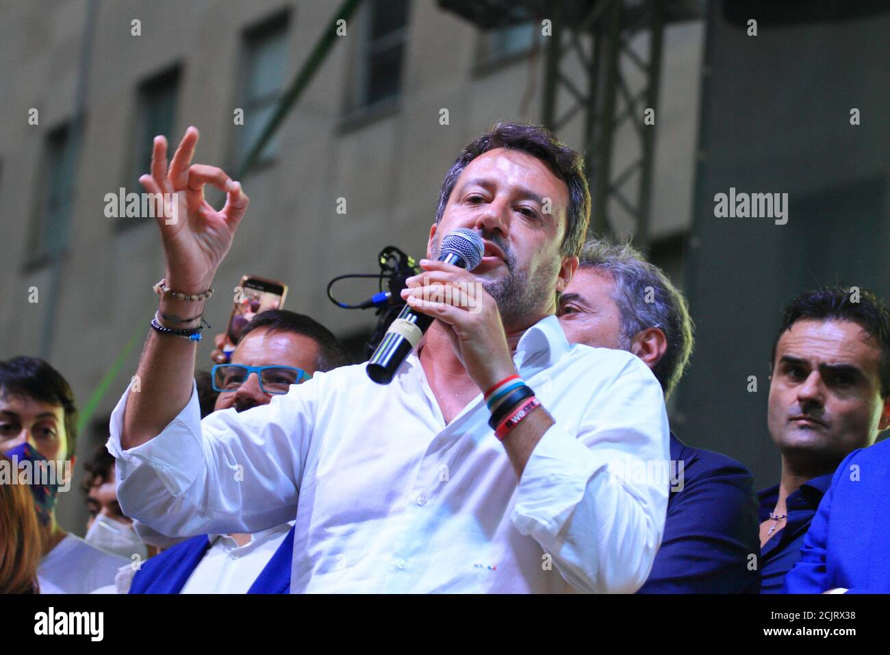 Matteo Salvini , leader della Lega ha tenuto un rally elettorale in Piazza Matteotti in vista delle elezioni regionali in Campania. Foto Stock