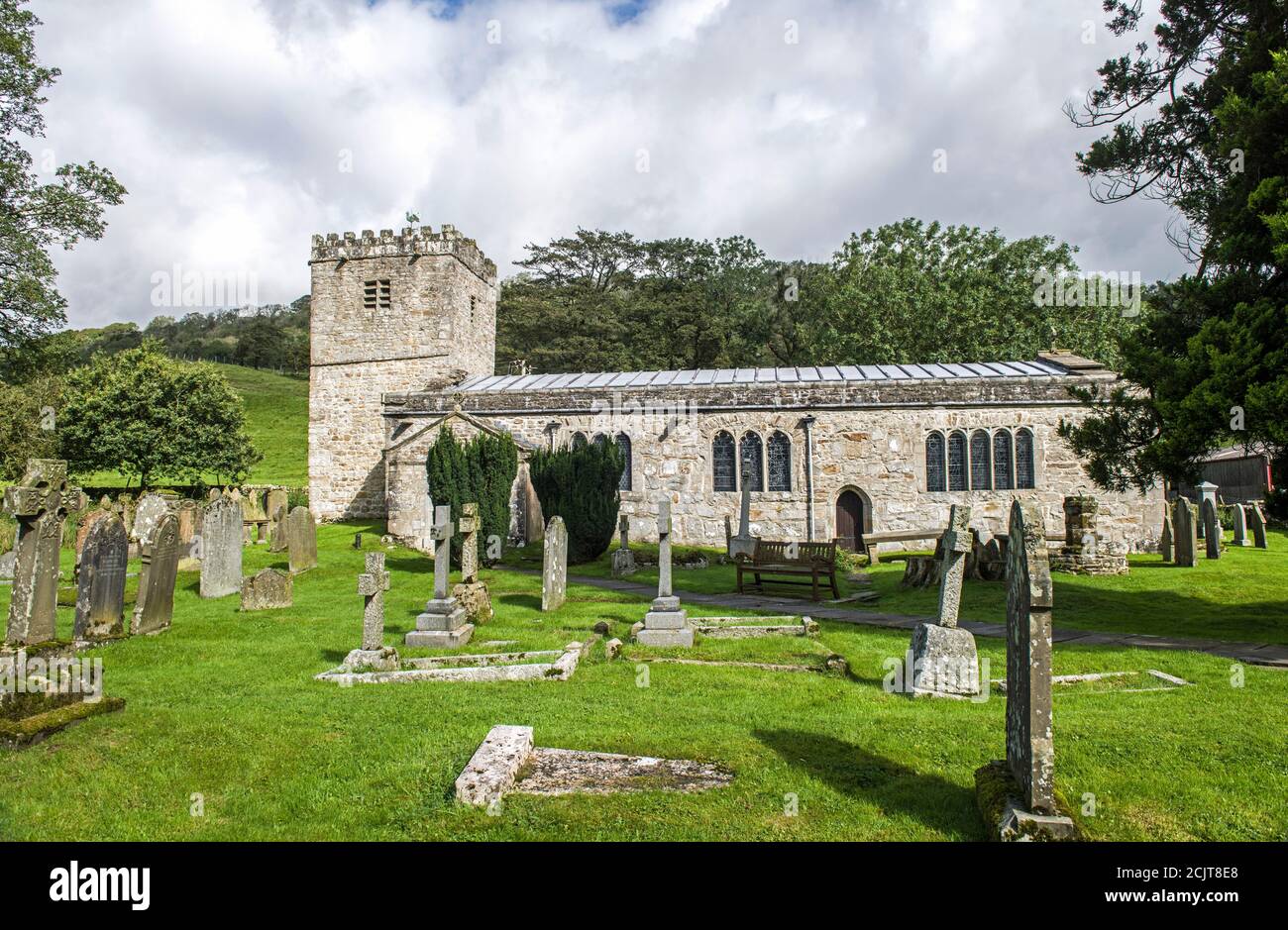 Chiesa di San Michele e di tutti gli Angeli a Hubberholme in Upper Wharfedale, Yorkshire Dales National Park. Foto Stock