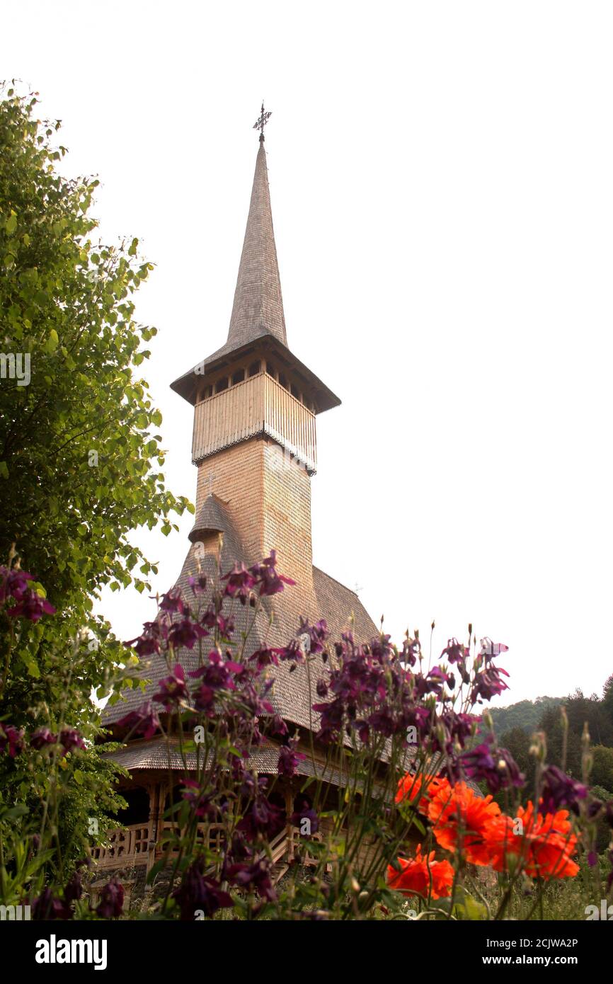Monastero di Barsana, Romania. La chiesa in legno del 18 ° secolo, monumento storico costruito in stile locale tradizionale. Foto Stock