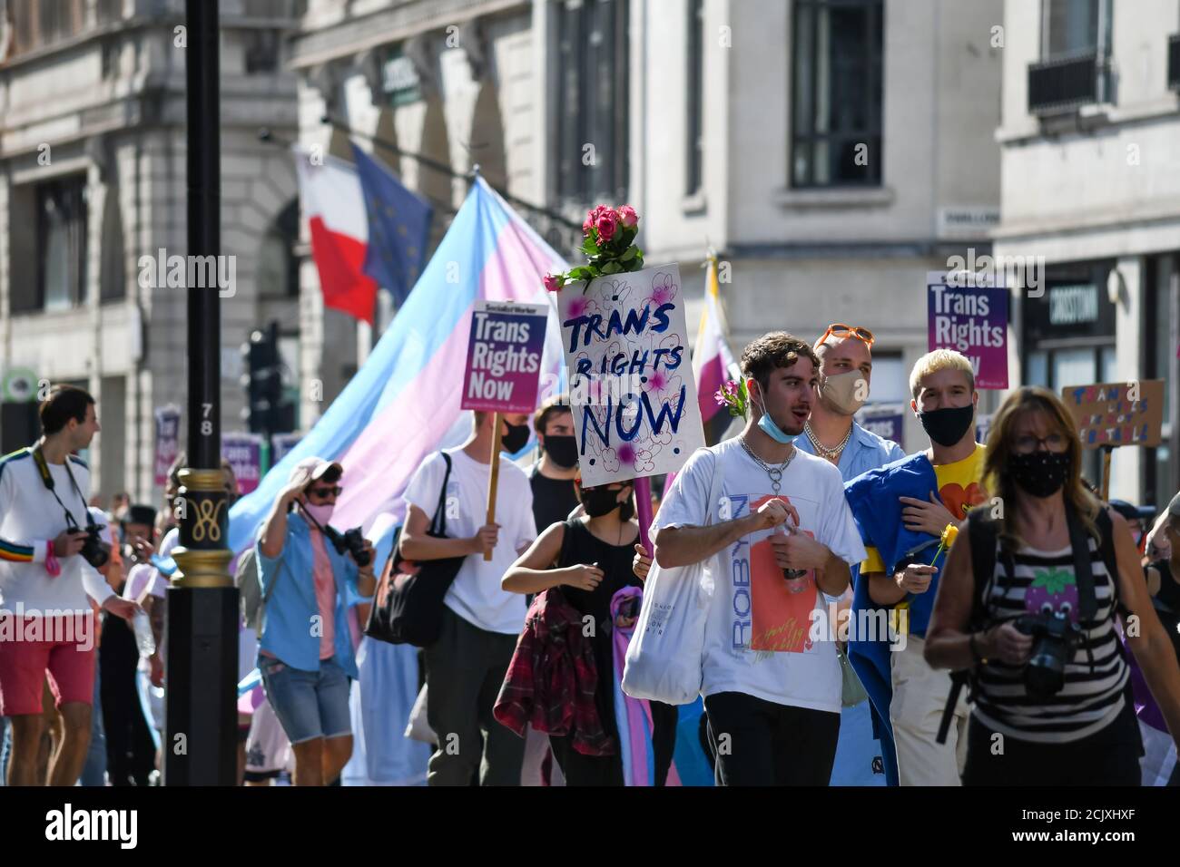 Scattata il 12 settembre 2020, la marcia Trans Gender Rights a Londra, foto scattate al Piccadilly Circus di Londra. Foto Stock