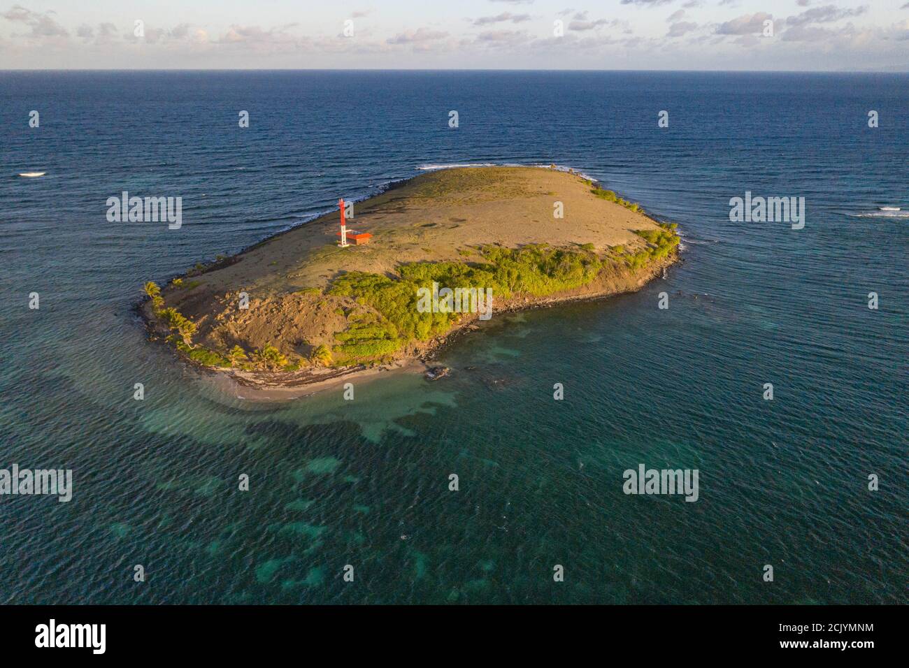 L'Îlet Cabrits est une Petite île abitée de la presqu'île de Sainte-Anne en Martinique. Elle apartiment administrativement à Sainte-Anne. L'île est Foto Stock