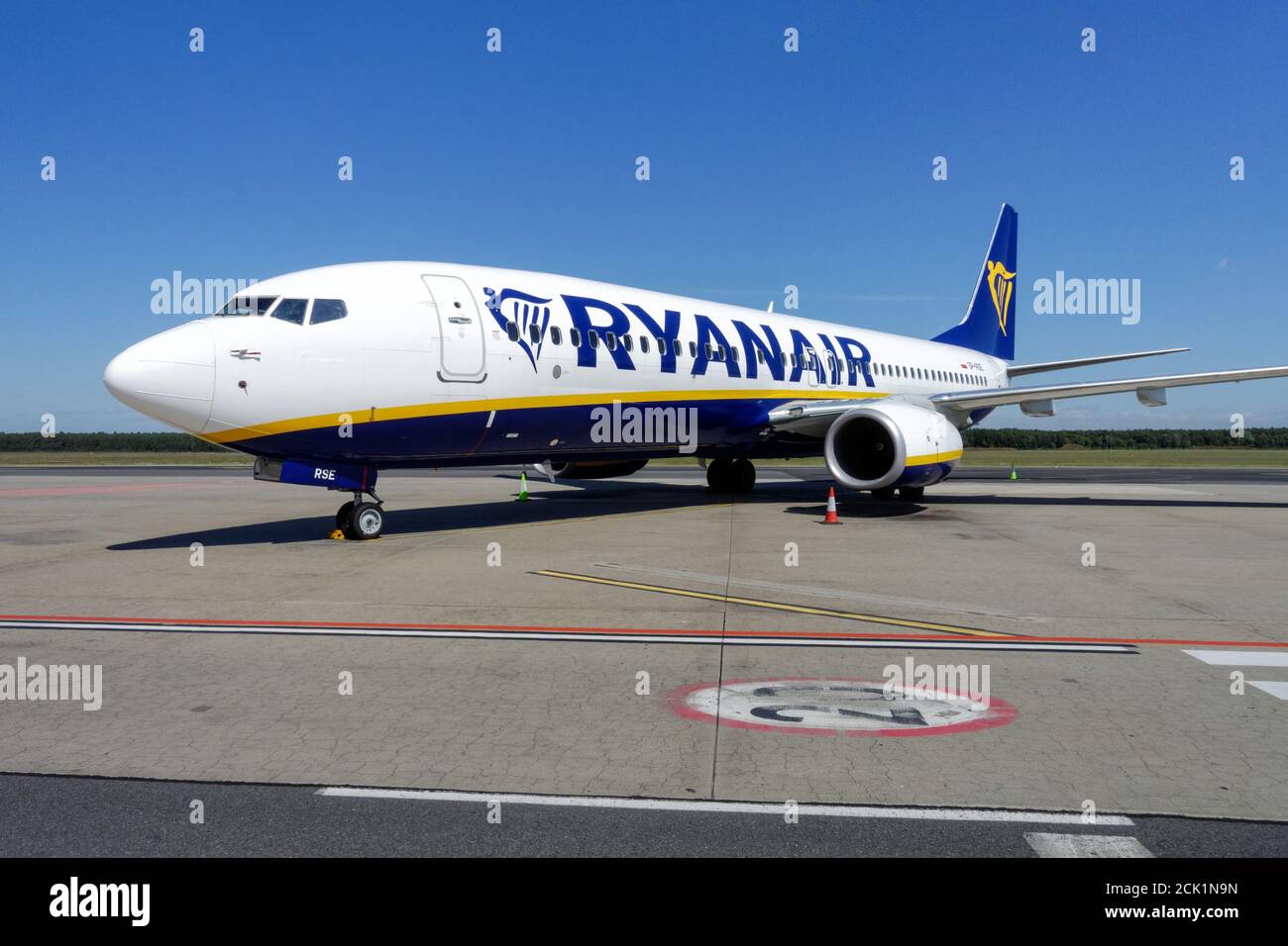 Ryanair Boeing 737 - 800 aeromobili all'aeroporto Modlin di Varsavia, Polonia Foto Stock