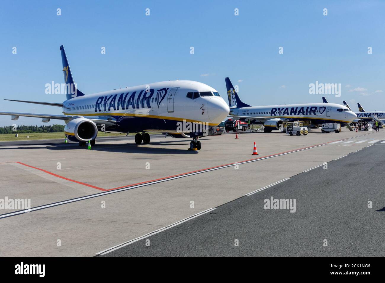 Ryanair Boeing 737 - 800 aeromobili all'aeroporto Modlin di Varsavia, Polonia Foto Stock