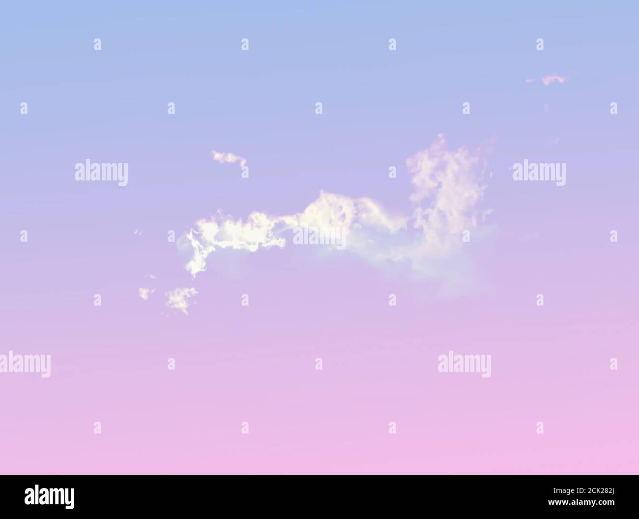 Splendido cielo azzurro con nuvola, spazio per la copia Foto Stock