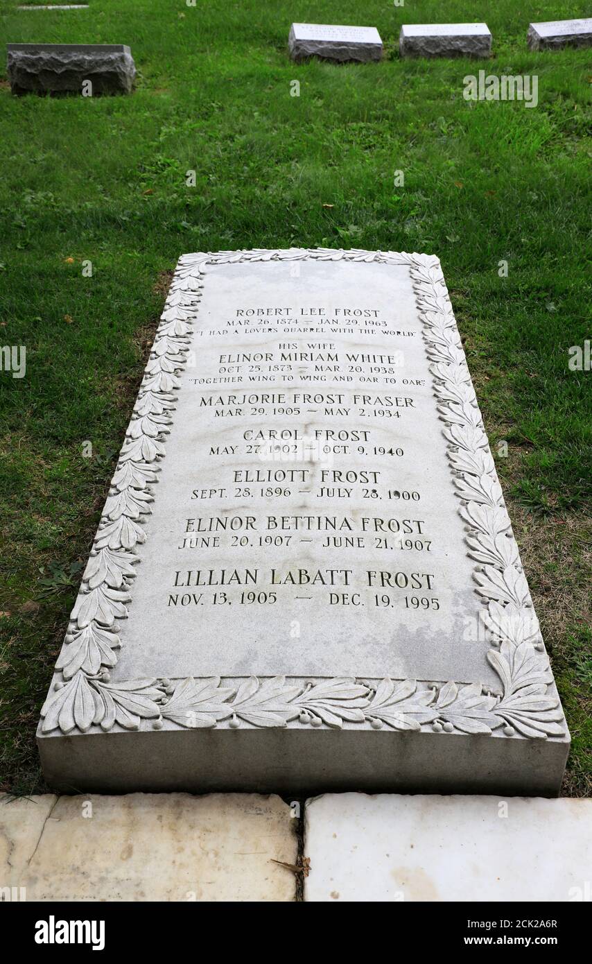 La lapide della tomba di famiglia del poeta americano Robert Lee Frost In Old Bennington Cemetery.First Congregational Church of Bennington.Bennington.Vermont.USA Foto Stock