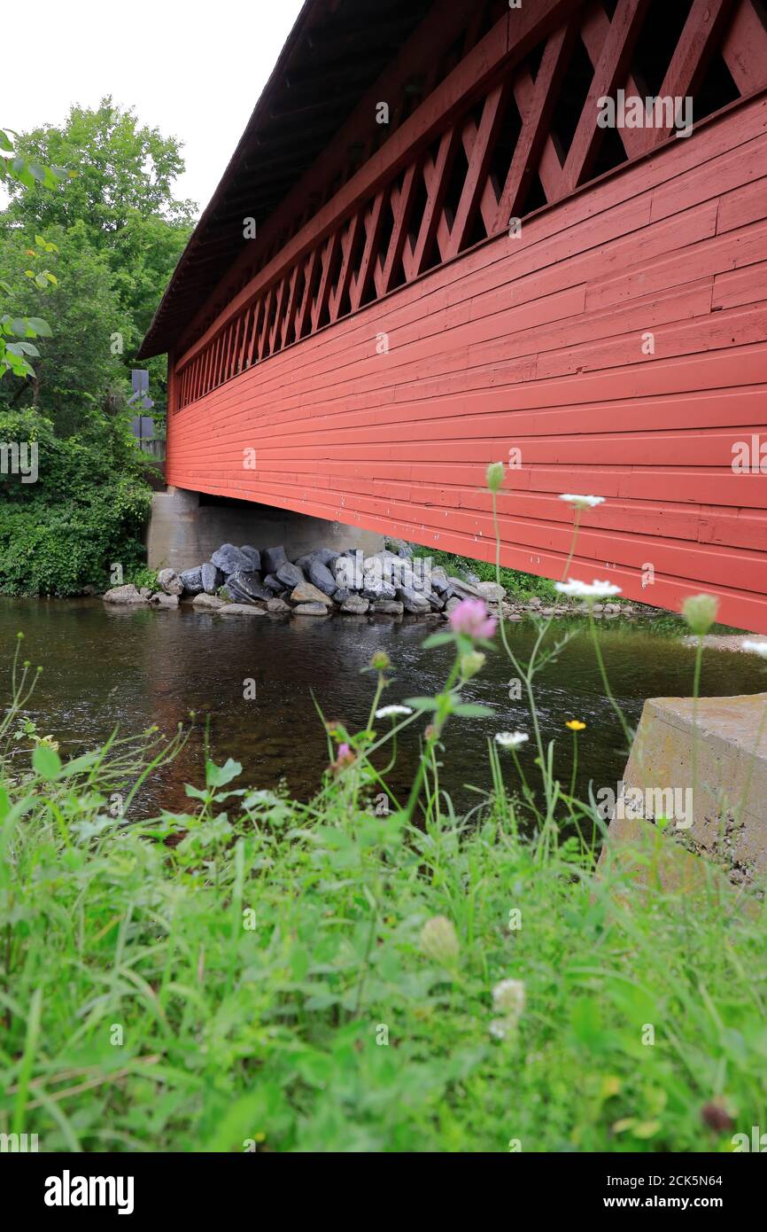 Ponte coperto Henry sul fiume Walloomsac.Bennington.Vermont.USA Foto Stock