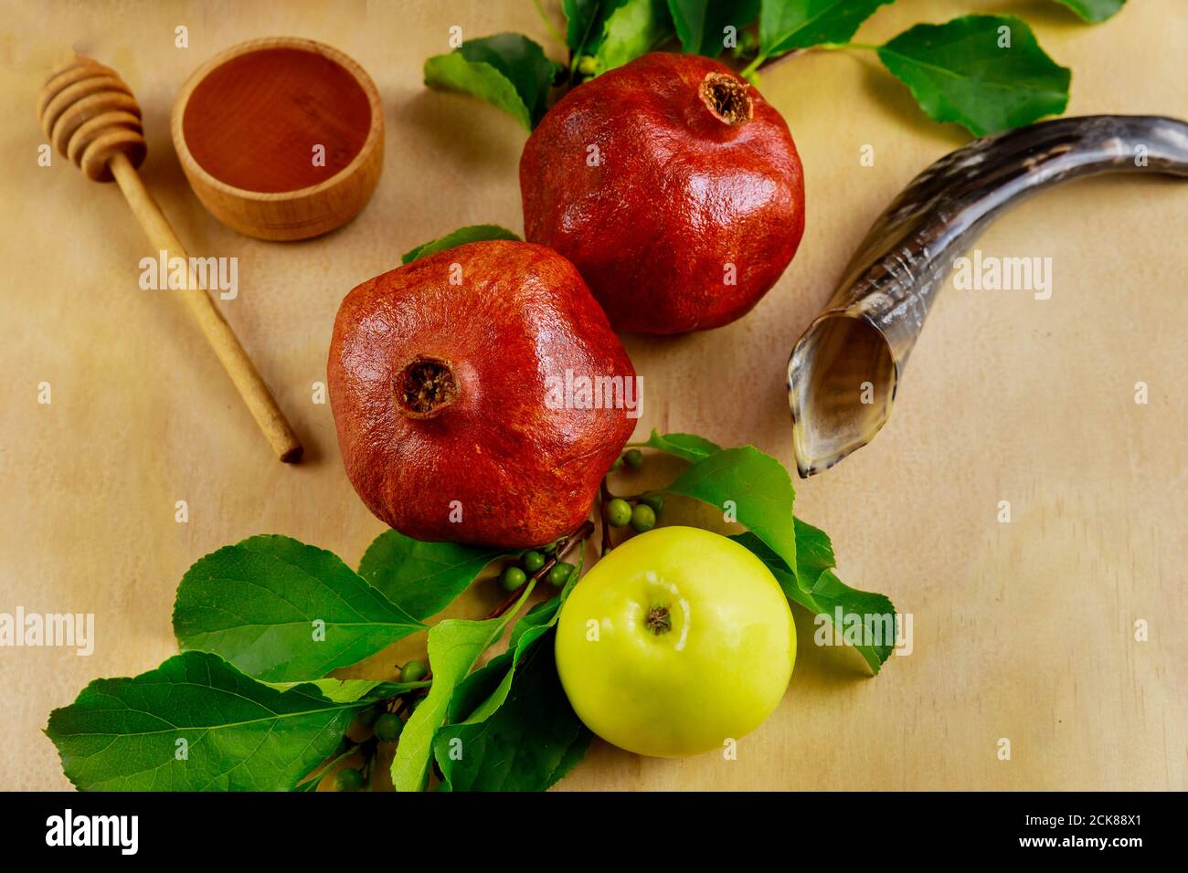 Rosh hashanah simbol. Mela, miele e melograno. Foto Stock