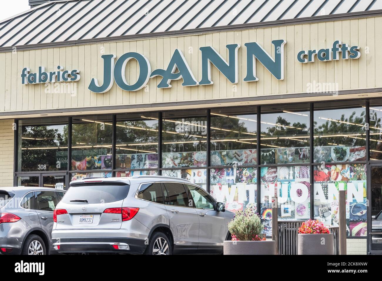15 settembre 2020 Redwood City / CA / USA - negozio Jo-Ann nella zona della baia di San Francisco; Jo-Ann Stores, Inc. È un rivenditore di specialità americane di artigianato A. Foto Stock