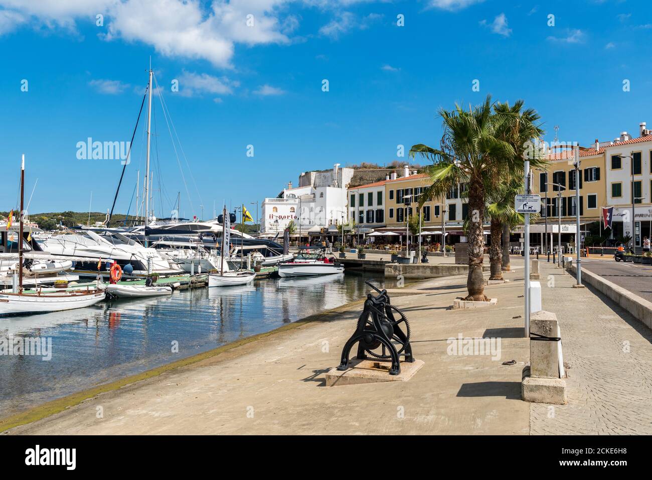 Porto di Mahon e paseo maritimo - Mahon, Minorca, Isole Baleari, Spagna Foto Stock