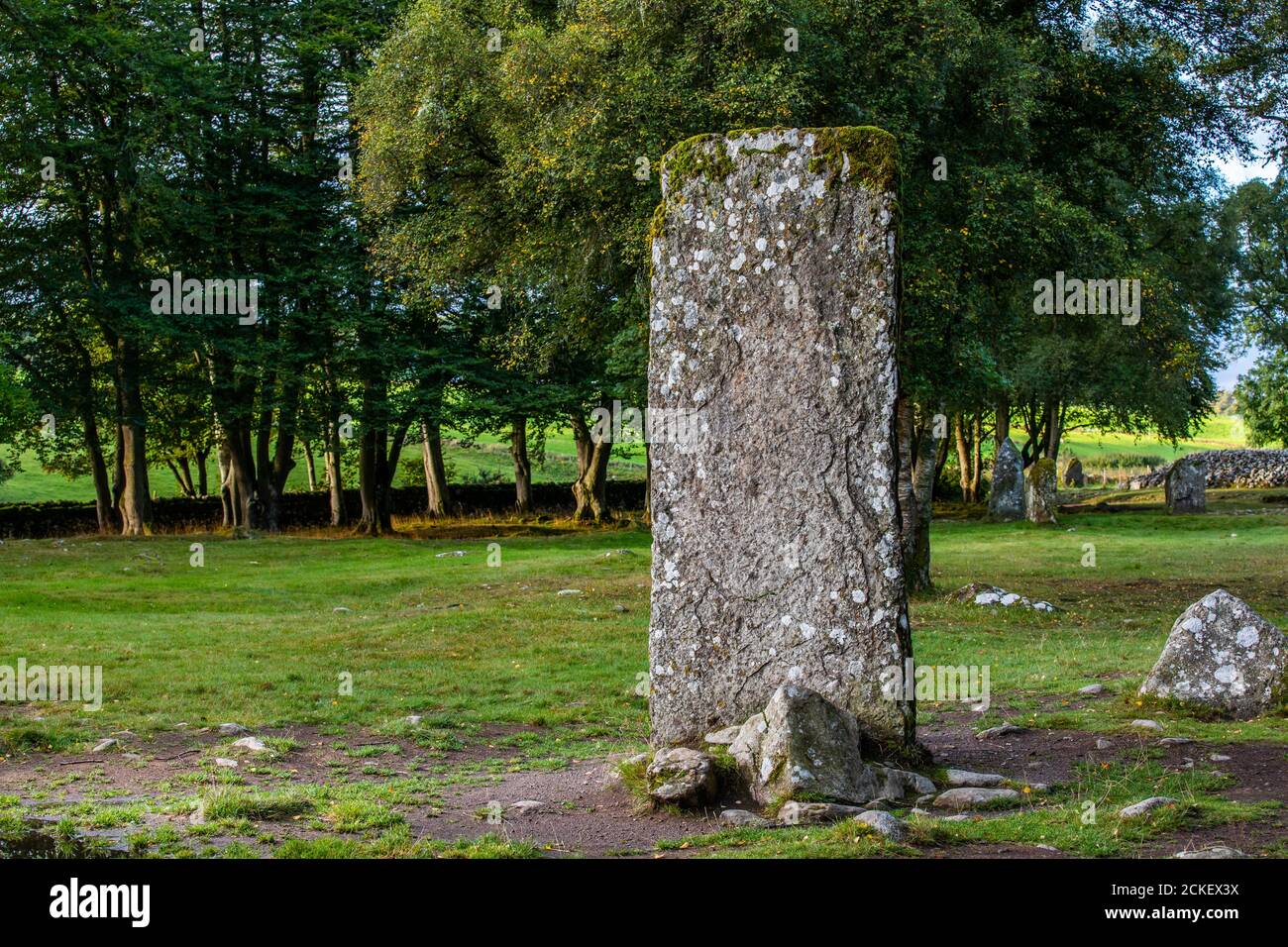Clava Cairns, un complesso sepolcrale preistorico dell'età del bronzo di pietre in piedi, cairns anello, tombe di passaggio e cordolo cairns, vicino Inverness, Scozia, Regno Unito Foto Stock