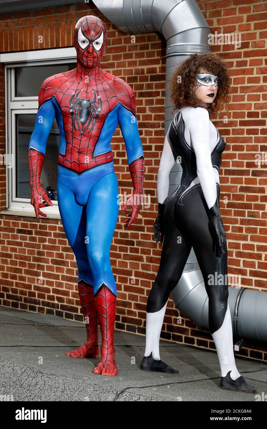 GEEK ART - Bodypainting e Transformaking: Spider-Man e Spider-Gwen Fotocyshooting con Patrick Kiel e Lena Kiel nell'Hefehof. Hameln, 15.09.2020 - un progetto del fotografo Tschiponnique Skupin e dei bodypainters e trasformatori Enrico Lein | utilizzo in tutto il mondo Foto Stock