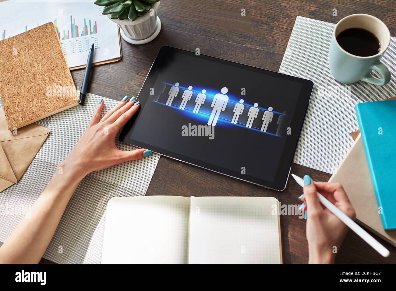 HR, gestione delle risorse umane, il lavoro di squadra, il concetto di assunzione sullo schermo del dispositivo. Foto Stock