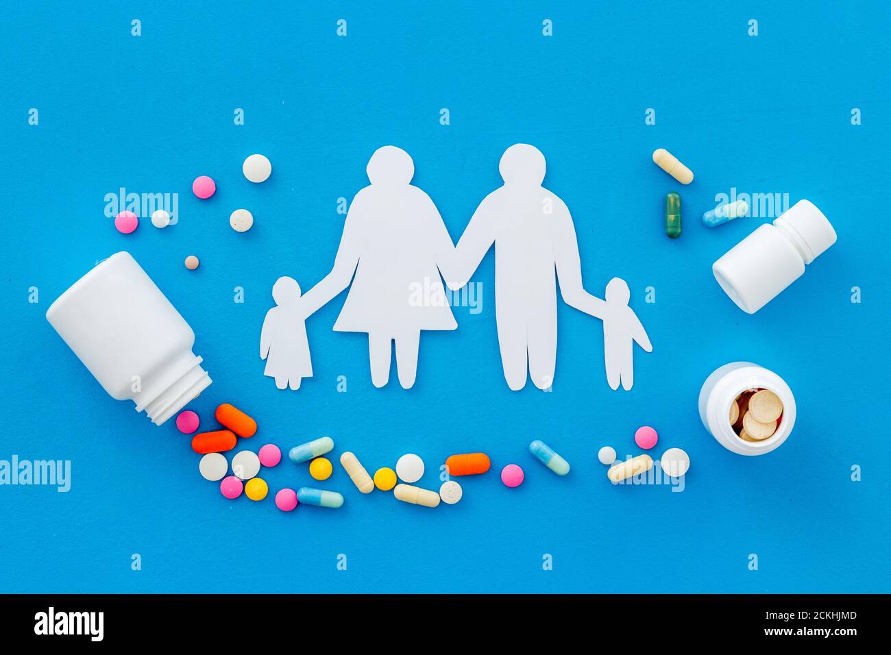 Capsule e pillole mediche a forma di famiglia, vista dall'alto Foto Stock