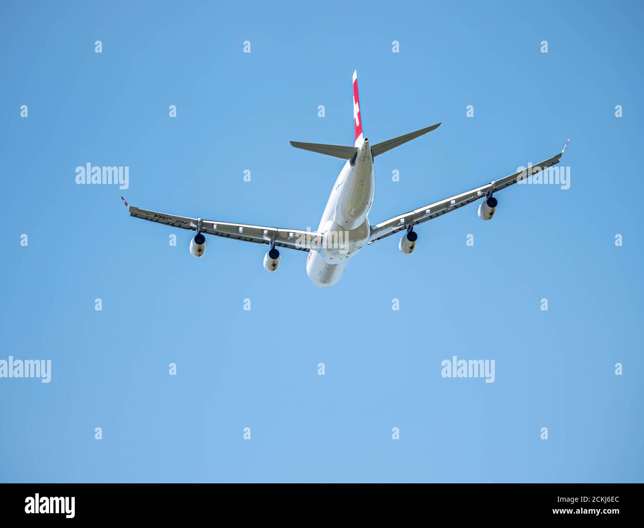 Atterraggio in aereo svizzero all'aeroporto di Zürich Foto Stock