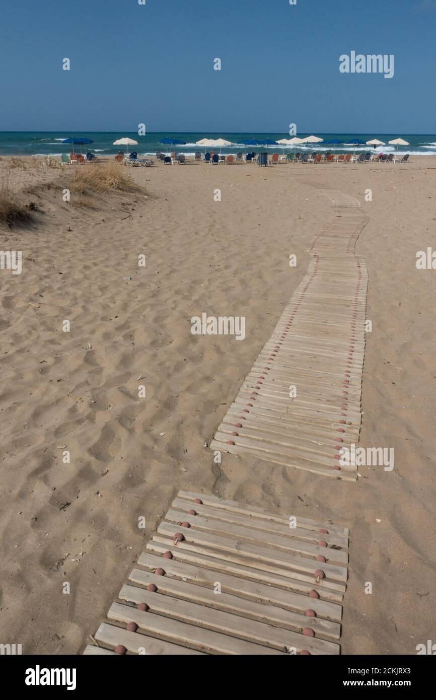 Episkopi Beach sulla popolare isola greca di vacanze di Creta Foto Stock