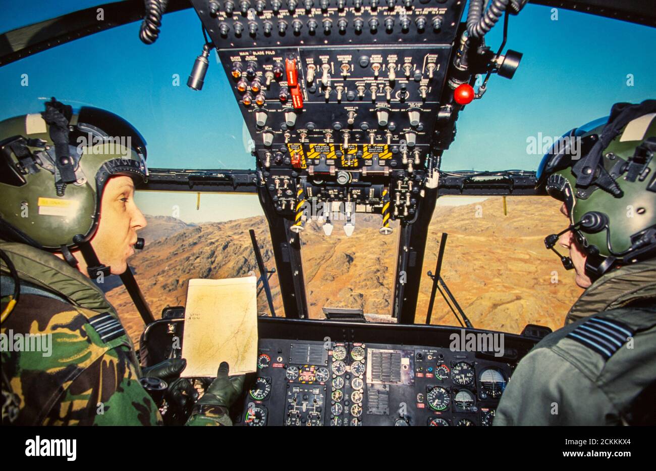 Un elicottero RAF Sea King che sostiene la squadra di salvataggio di montagna Langdale/Ambleside, una delle più trafficate del Regno Unito, in un salvataggio nel Distretto dei Laghi, Regno Unito. Foto Stock