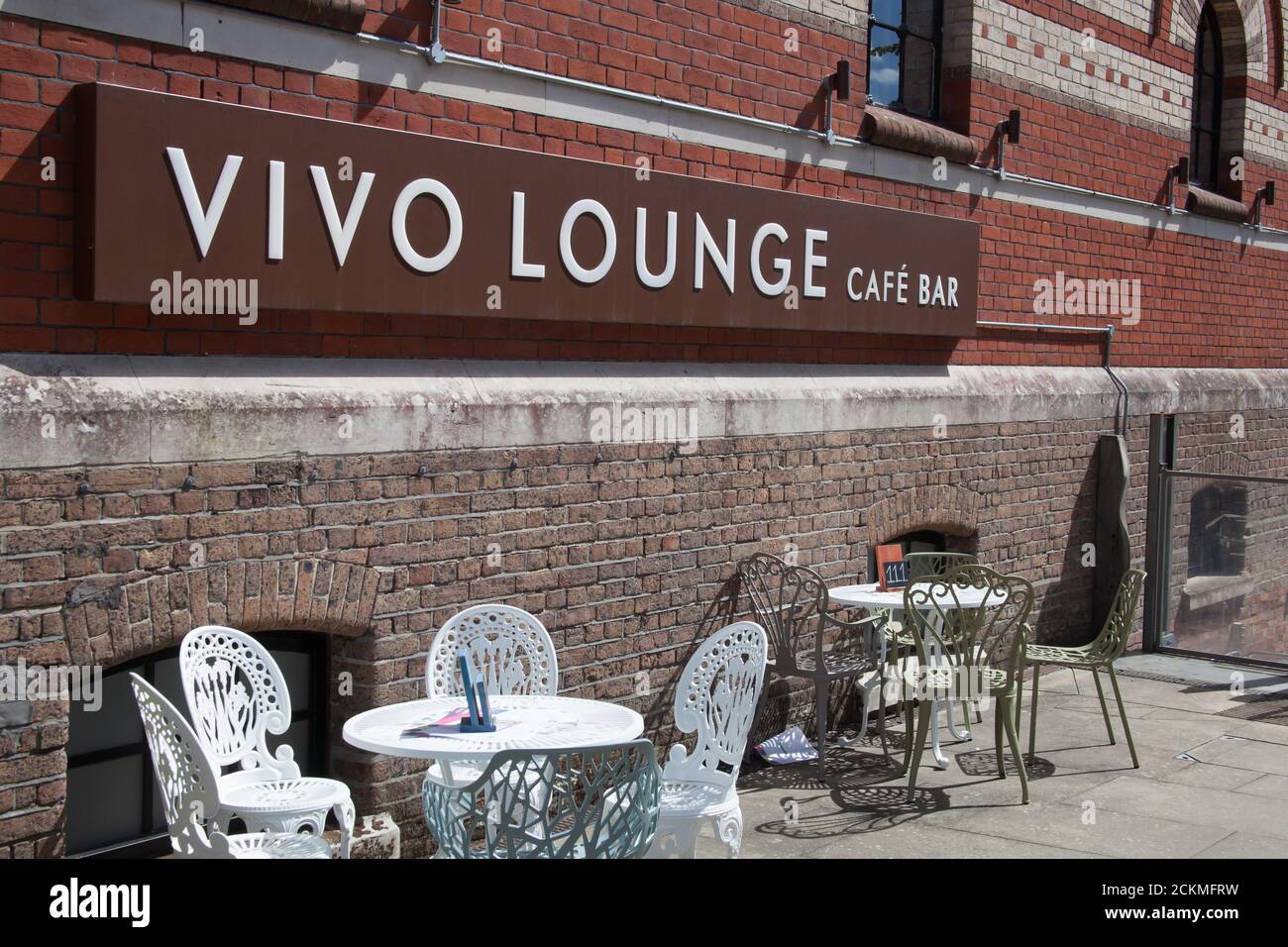 Il vivo Lounge Cafe and Bar a Dorchester, Dorset nel Regno Unito, ha preso il 20 luglio 2020 Foto Stock