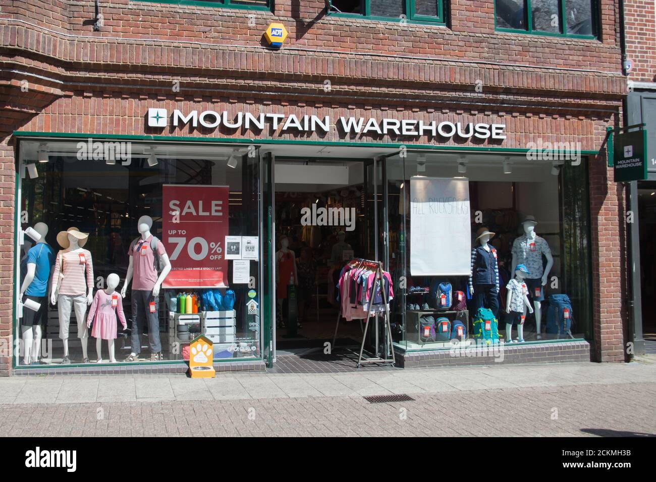 Il negozio Mountain Warehouse di Dorchester, nel Regno Unito, ha preso il 20 luglio 2020 Foto Stock