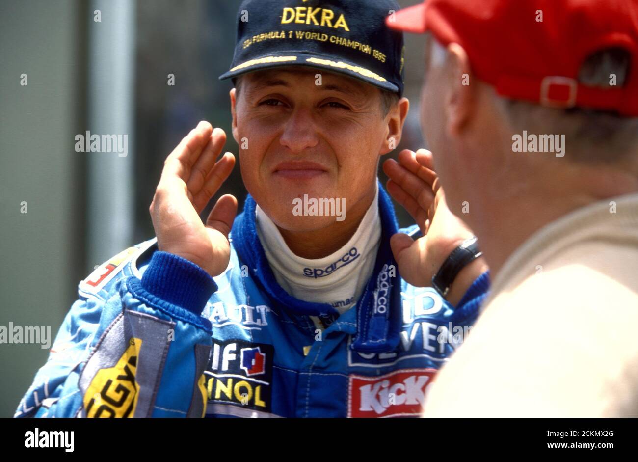 Pilota di Formula uno, Michael Schumacher con Niki Lauder al Gran Premio di Adelaide 1996, Sud Australia Foto Stock