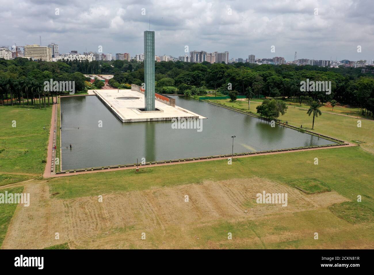 Dhaka, Bangladesh - 07 settembre 2020: Una vista del monumento di indipendenza (Torre di vetro o Torre della luce) a Suhrawardy Udyan a Dhaka, Bangladesh. Foto Stock