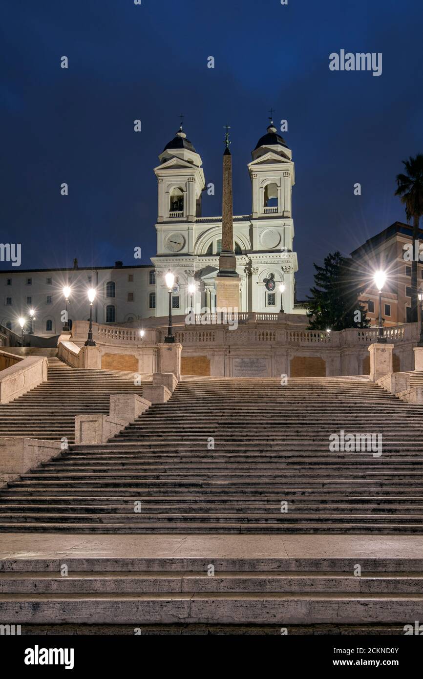 Scalinata di piazza di Spagna e Trinità dei Monti la chiesa di Roma, lazio, Italy Foto Stock