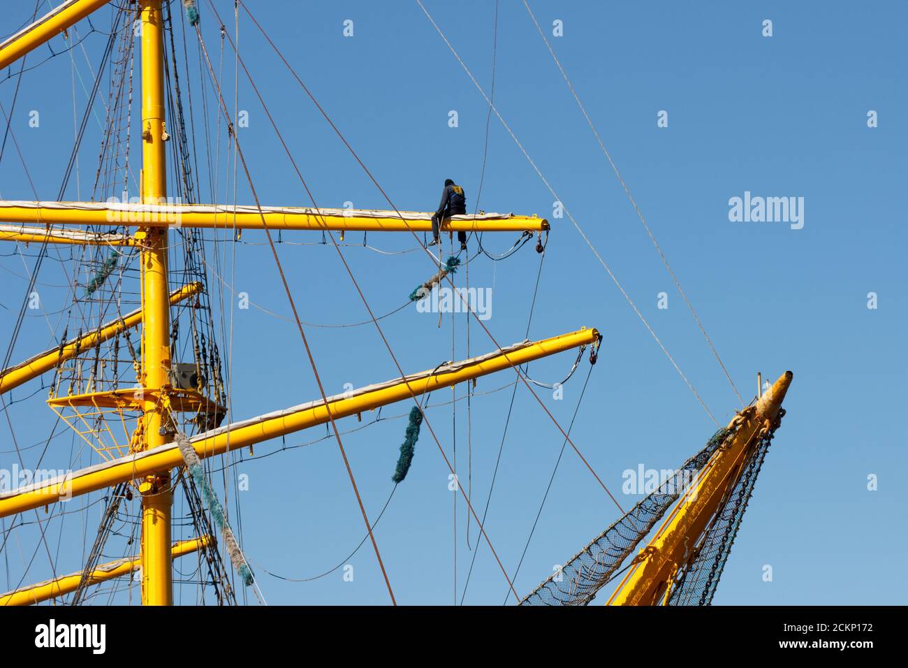 Vladivostok, Russia - 06 ottobre 2019: Preparazione della fregata a vela Pallas ("Pallada") per un viaggio nel mondo nel porto di Vladivosto Foto Stock