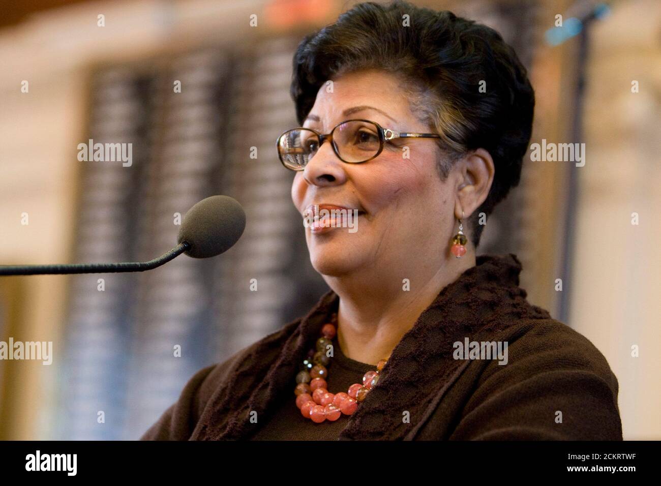 Austin, TX 13 gennaio 2009: Primo giorno della 81esima sessione della legislatura del Texas sul pavimento della Casa come Sennonia Thompson della Rep. Di Houston di lunga data parla all'insieme dei membri. ©Bob Daemmrich Foto Stock