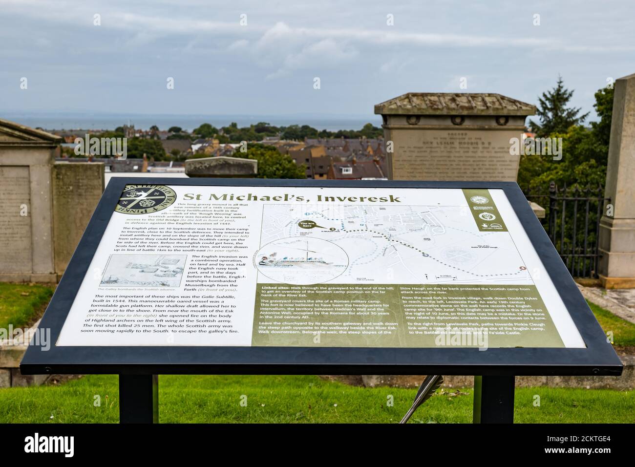 Informazioni sulla Battaglia di Pinkie Cleugh, punto di osservazione della Chiesa di San Michele nel cimitero, Musselburgh, East Lothian, Scozia, Regno Unito Foto Stock