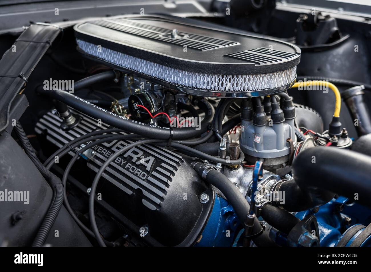 DIEDERSDORF, GERMANIA - 30 AGOSTO 2020: Il motore di auto pony Ford Mustang (prima generazione). La mostra di 'US Car Classics'. Foto Stock