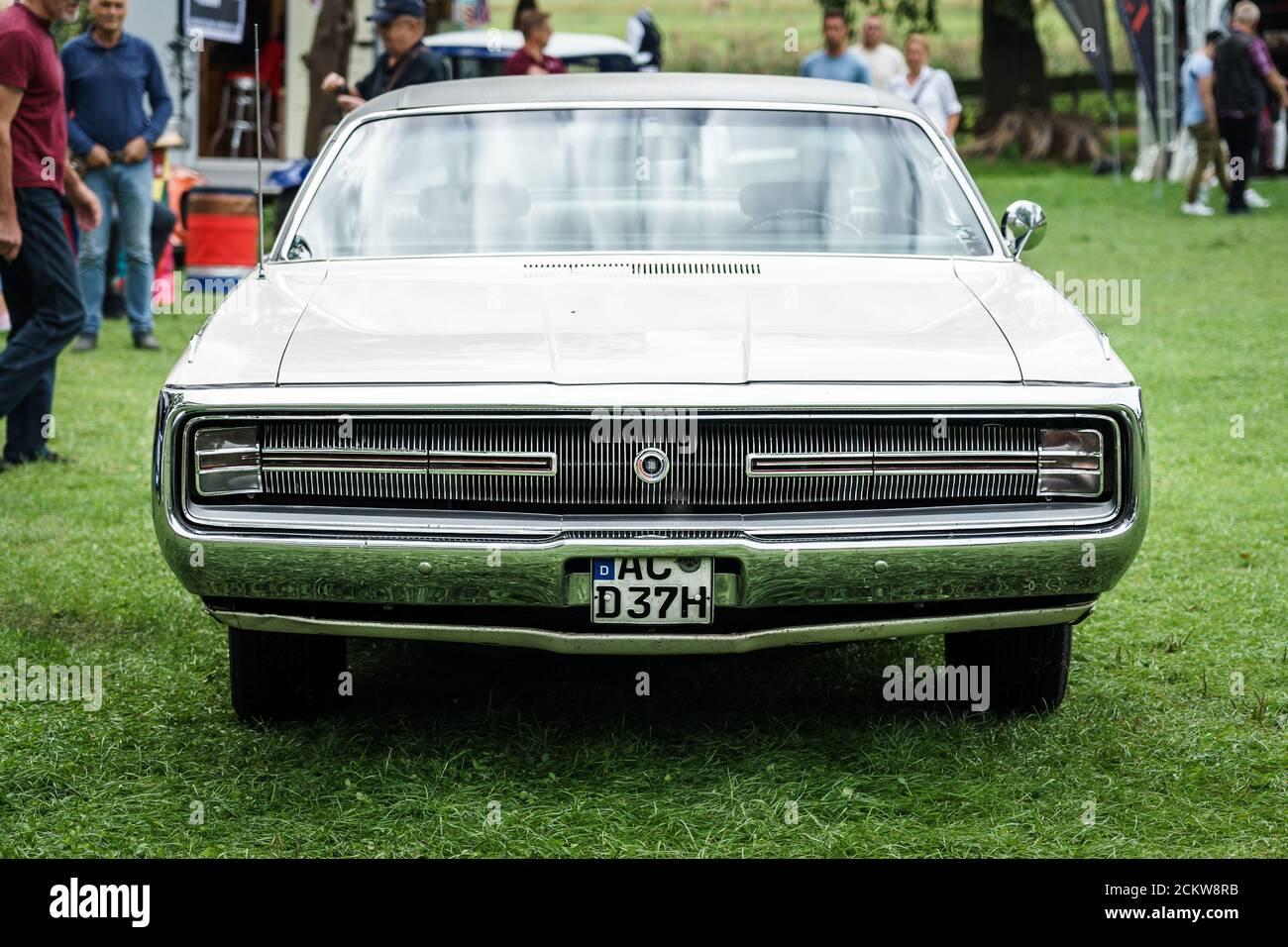 DIEDERSDORF, GERMANIA - 30 AGOSTO 2020: L'auto full-size Chrysler 300 (non-Letter Series), 1970. La mostra di 'US Car Classics'. Foto Stock