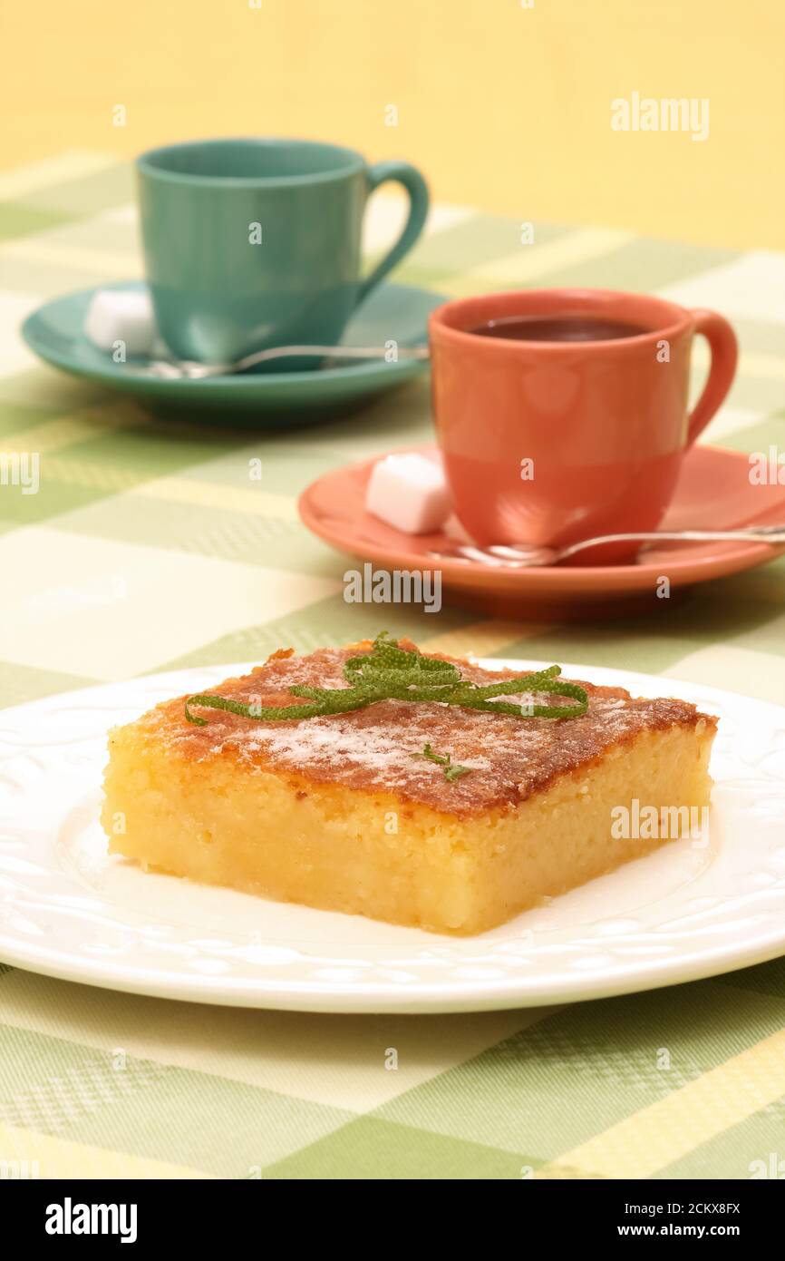 Queijadinha, tipica torta brasiliana con formaggio e cocco Foto Stock