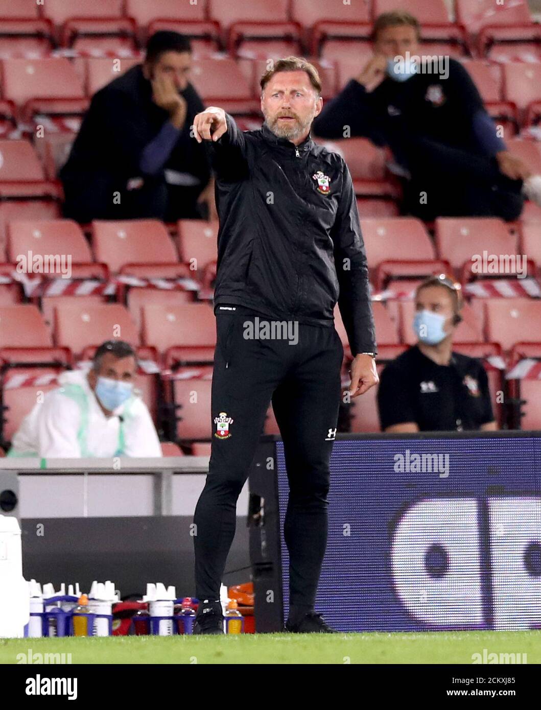 Il manager di Southampton, Ralph Hasenhuttl, gioca sulla linea di contatto durante la seconda partita della Carabao Cup al St Mary's Stadium di Southampton. Foto Stock