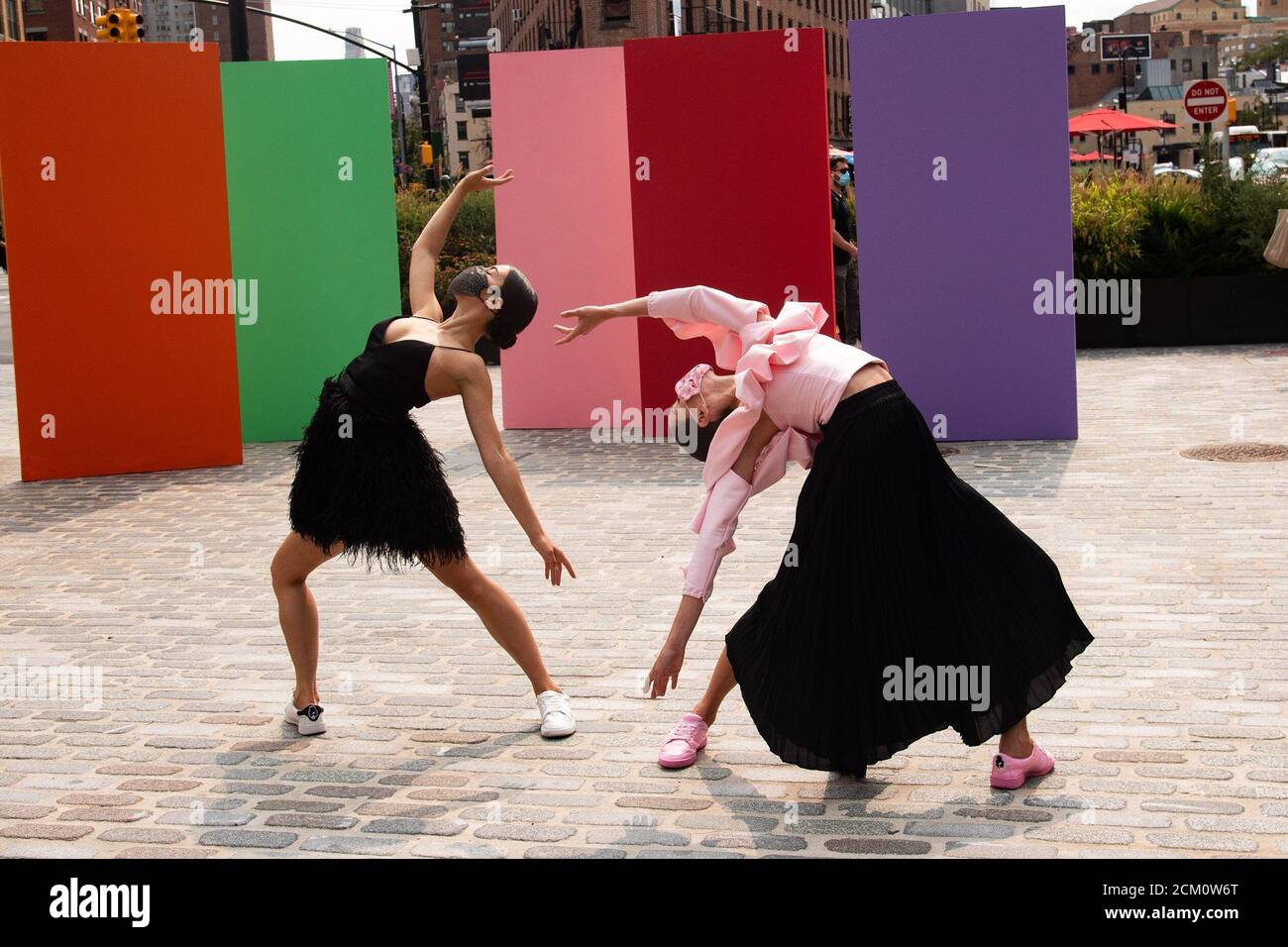 New York, NY, Stati Uniti. 16 Set 2020. Atmosfera e dintorni per ALICE OLIVIA by Stacey Bendet Spring 2021 Collection, Chelsea Neighborhood, New York, NY 16 settembre 2020. Credit: RCF/Everett Collection/Alamy Live News Foto Stock