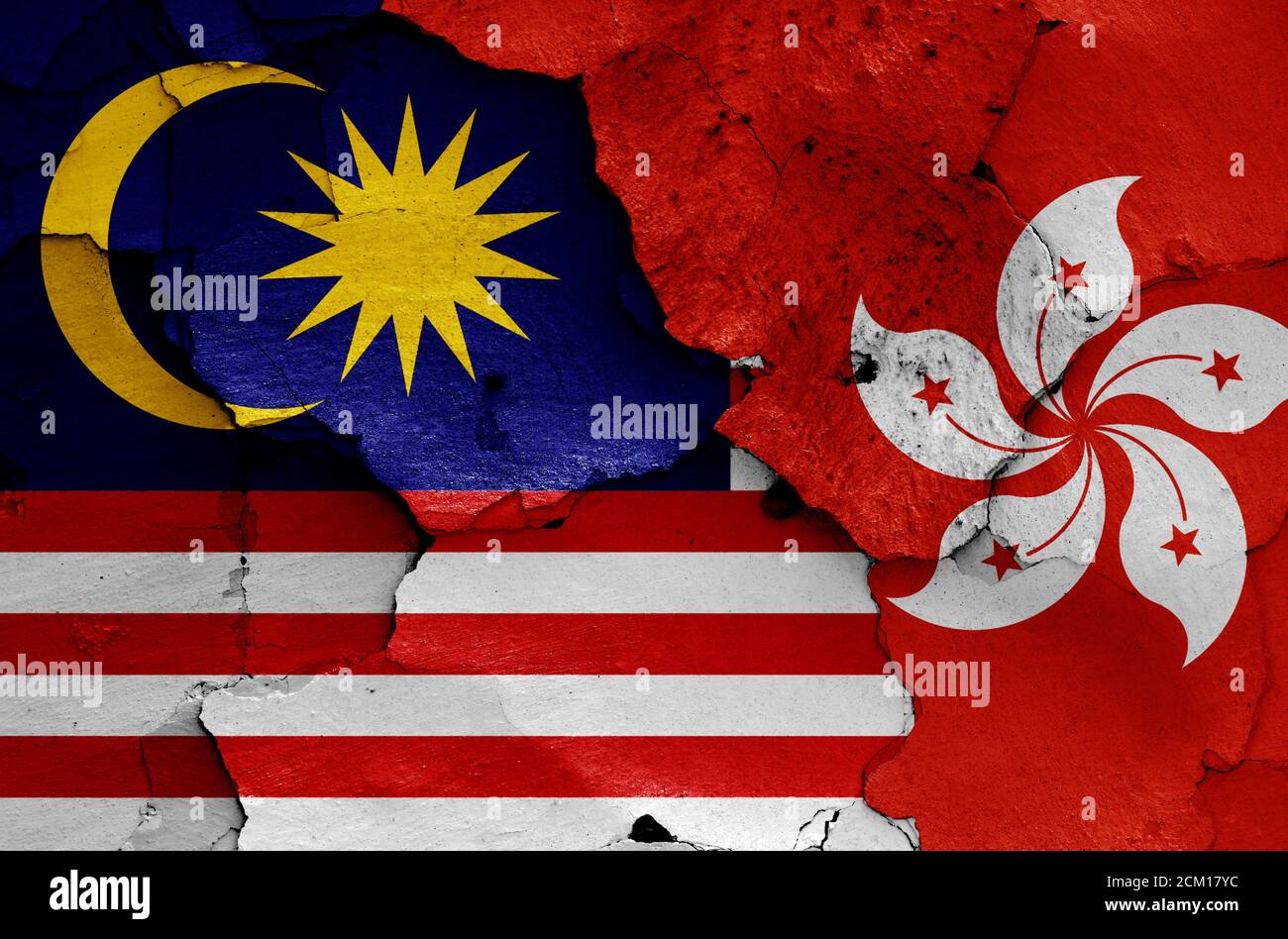 Bandiere della Malesia e di Hong Kong dipinte su pareti incrinate Foto Stock