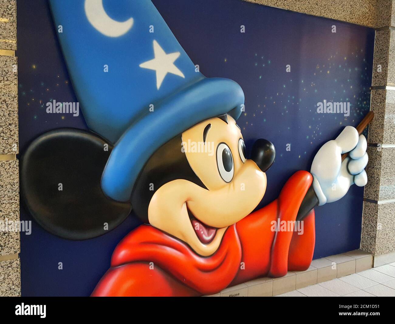 Stregone mickey art su un muro all'aeroporto internazionale di Orlando, Orlando, Florida, Stati Uniti Foto Stock
