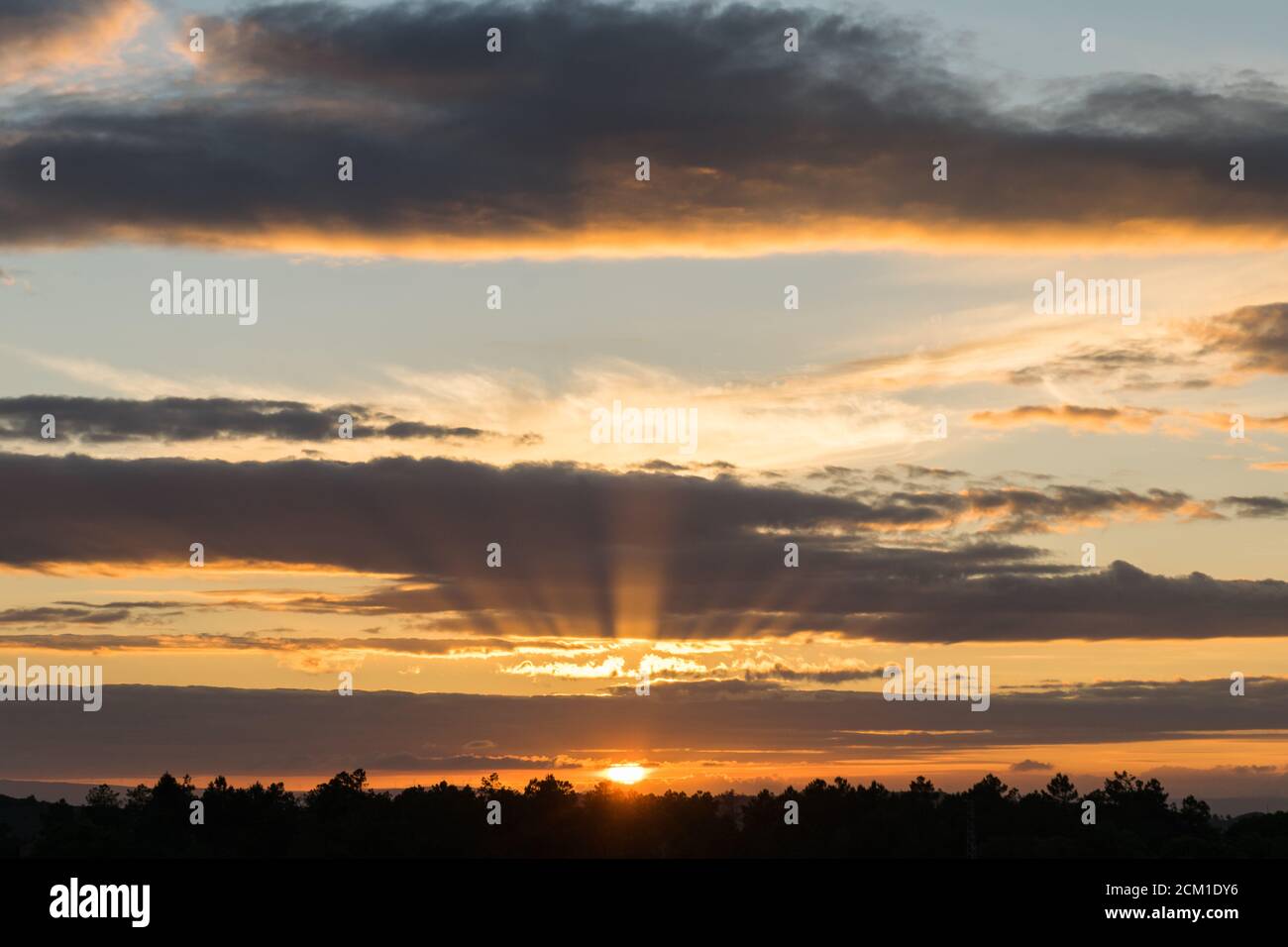 Tardo pomeriggio con tramonto in montagna Foto Stock