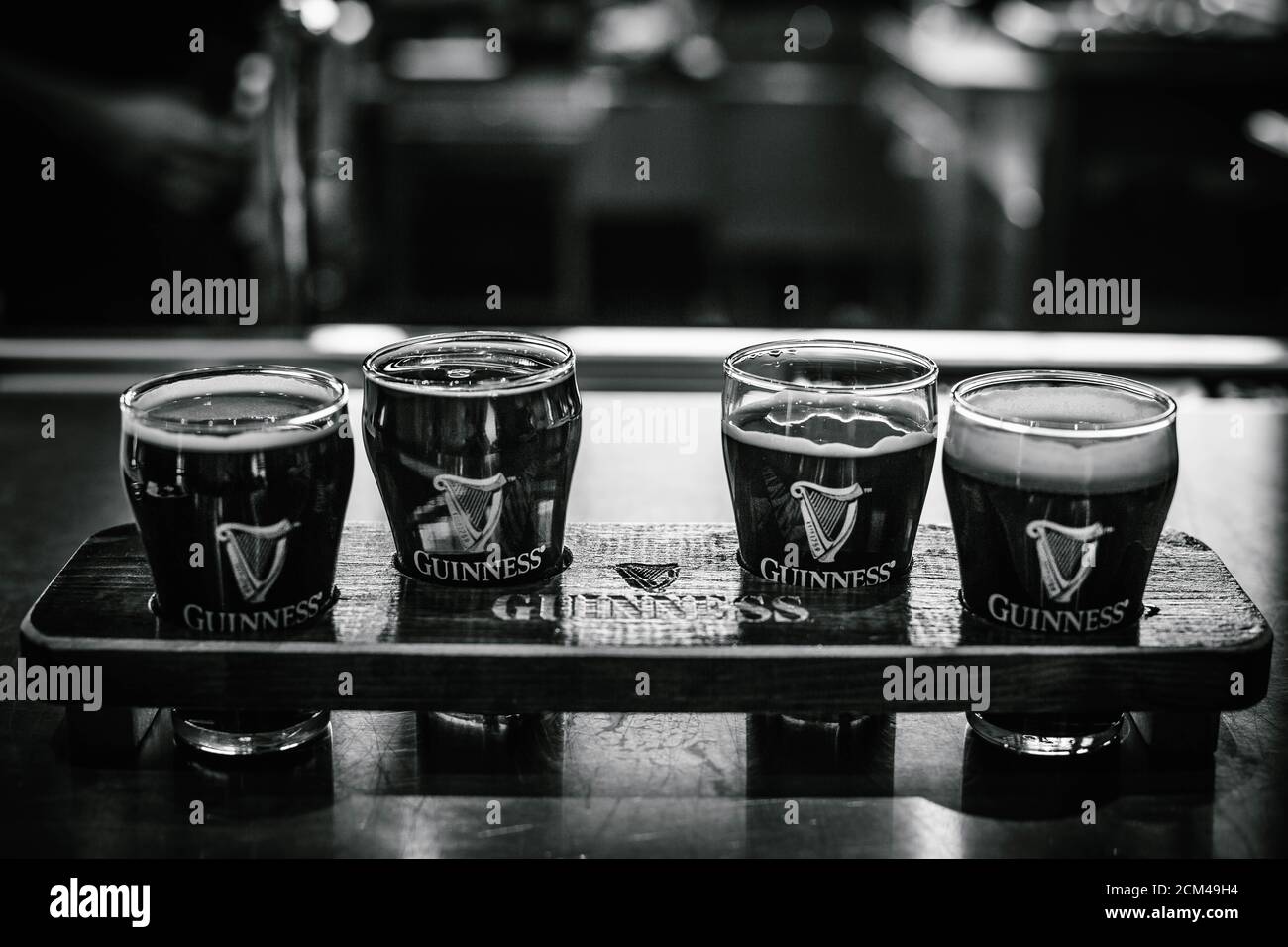 Immagine in bianco e nero di un volo di birra Guinness campioni Foto Stock