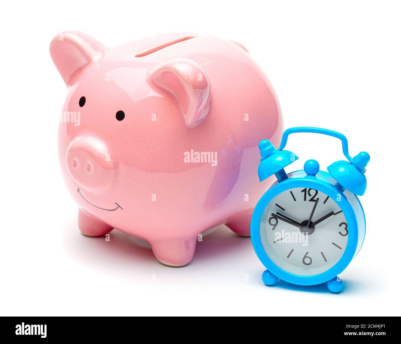 Il tempo è denaro. Banca di piggy e orologio con una sveglia. Isolato su sfondo bianco. Foto Stock