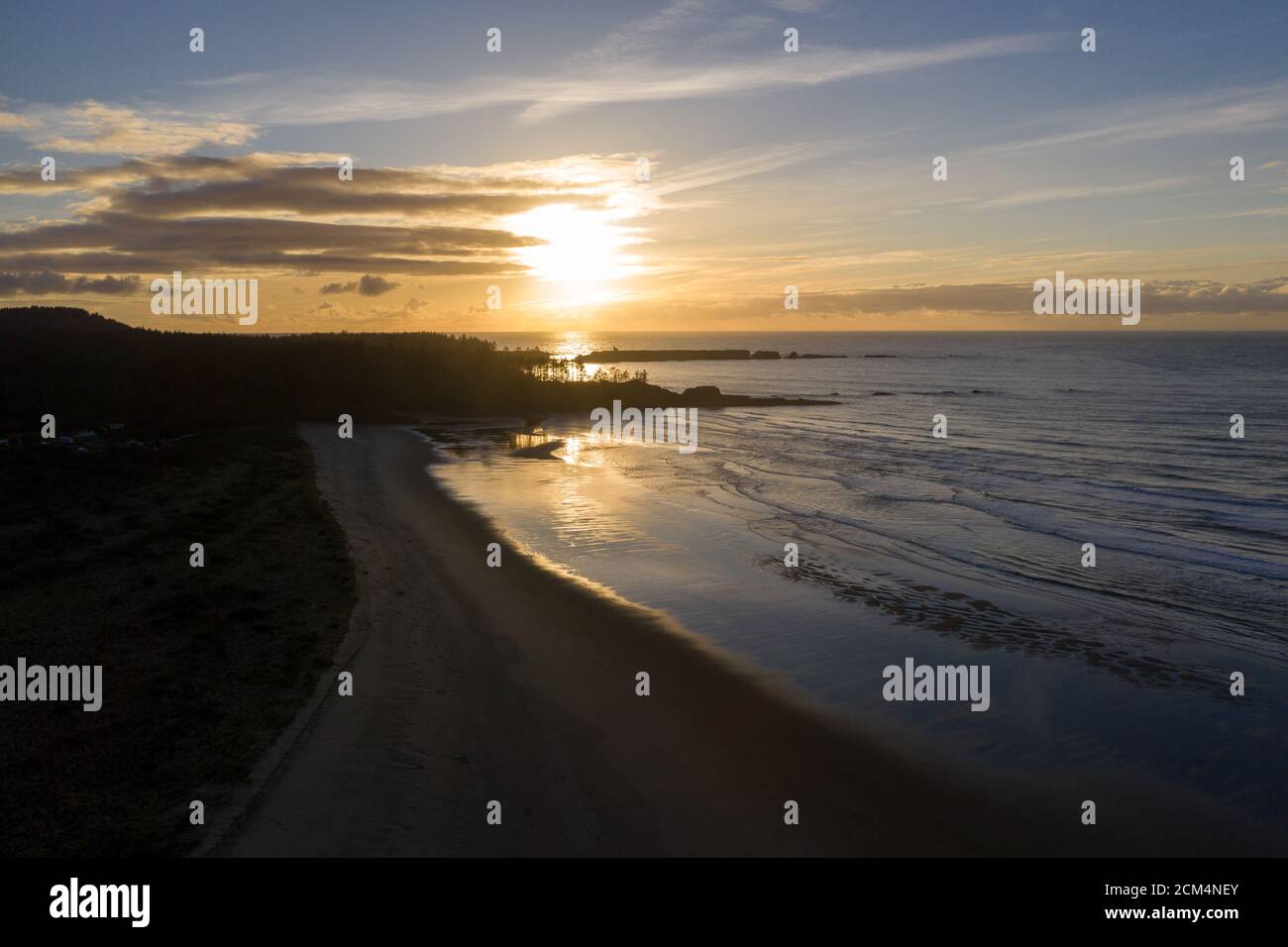 Vista aerea del drone di Bastendorff Beach vicino a Coos Bay North Piega in Oregon Foto Stock