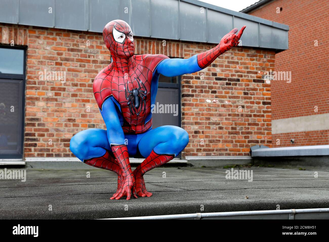 GEEK ART - Bodypainting e Transformaking: Spider-Man e Spider-Gwen fotografare con Patrick Kiel e Lena Kiel all'Hefehof di Hamelin il 15 settembre 2020 - un progetto del fotografo Tschiponnique Skupin e del bodypainter Enrico Lein Foto Stock