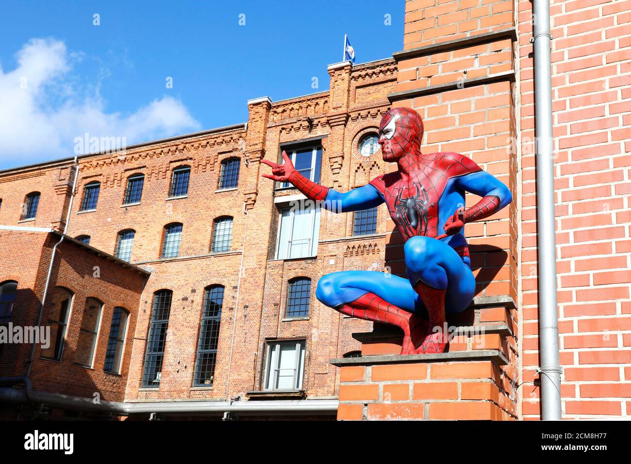 GEEK ART - Bodypainting e Transformaking: Foto di Spider-Man con Patrick Kiel all'Hefehof di Hamelin il 15 settembre 2020 - un progetto del fotografo Tschiponnique Skupin e del bodypainter Enrico Lein Foto Stock