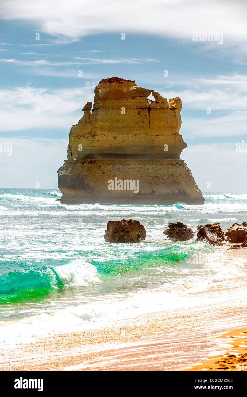 Dodici Apostoli sulla Great Ocean Road sono un punto di riferimento australiano. Foto Stock