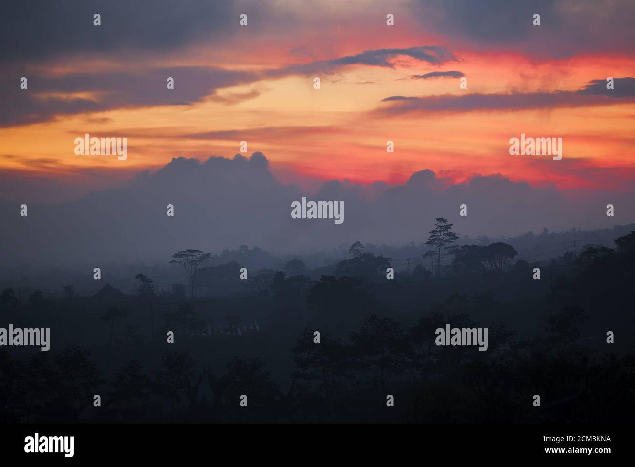 Impostazione di Sun su Bali Foto Stock