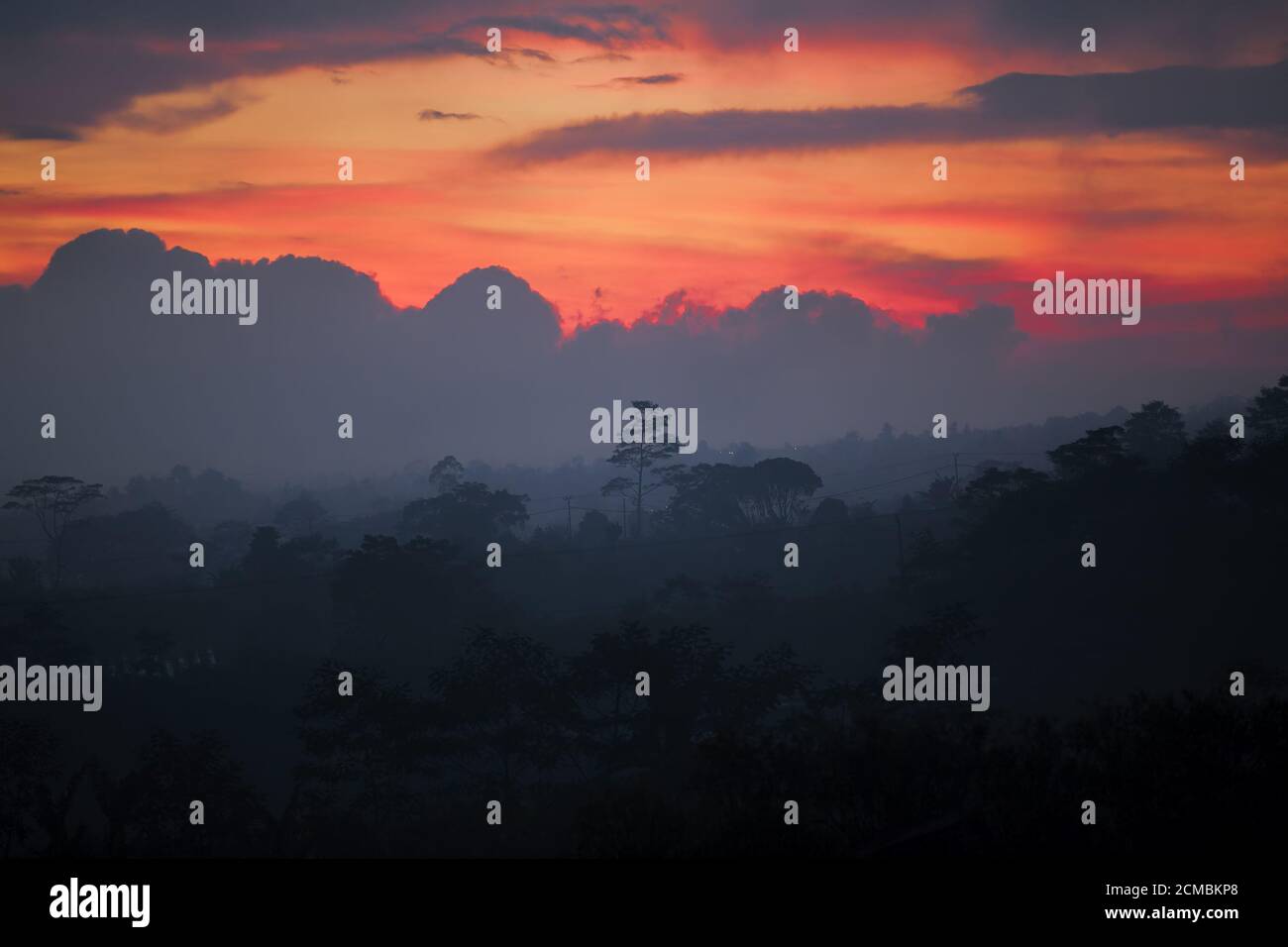 Impostazione di Sun su Bali Foto Stock