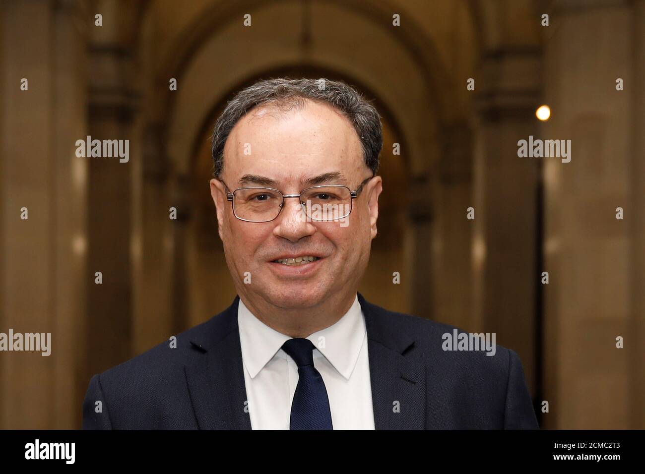 Il Governatore della Banca d'Inghilterra Andrew Bailey pose per una fotografia il primo giorno del suo nuovo ruolo alla Banca Centrale di Londra, Gran Bretagna, 16 marzo 2020. Tolga Akmen/Pool via REUTERS Foto Stock