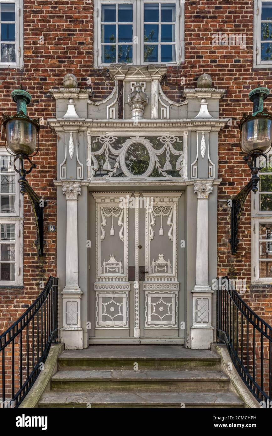 Antico portale e serramento all'ingresso della casa di Drohses, Drøhses Hus, Tonder, Danimarca, 1 giugno 2020 Foto Stock