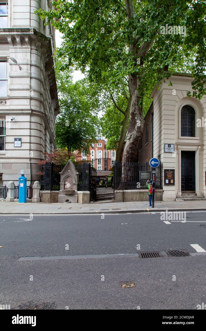 L'ingresso al Postman's Park, St Martin's le Grand, City of London, Regno Unito Foto Stock