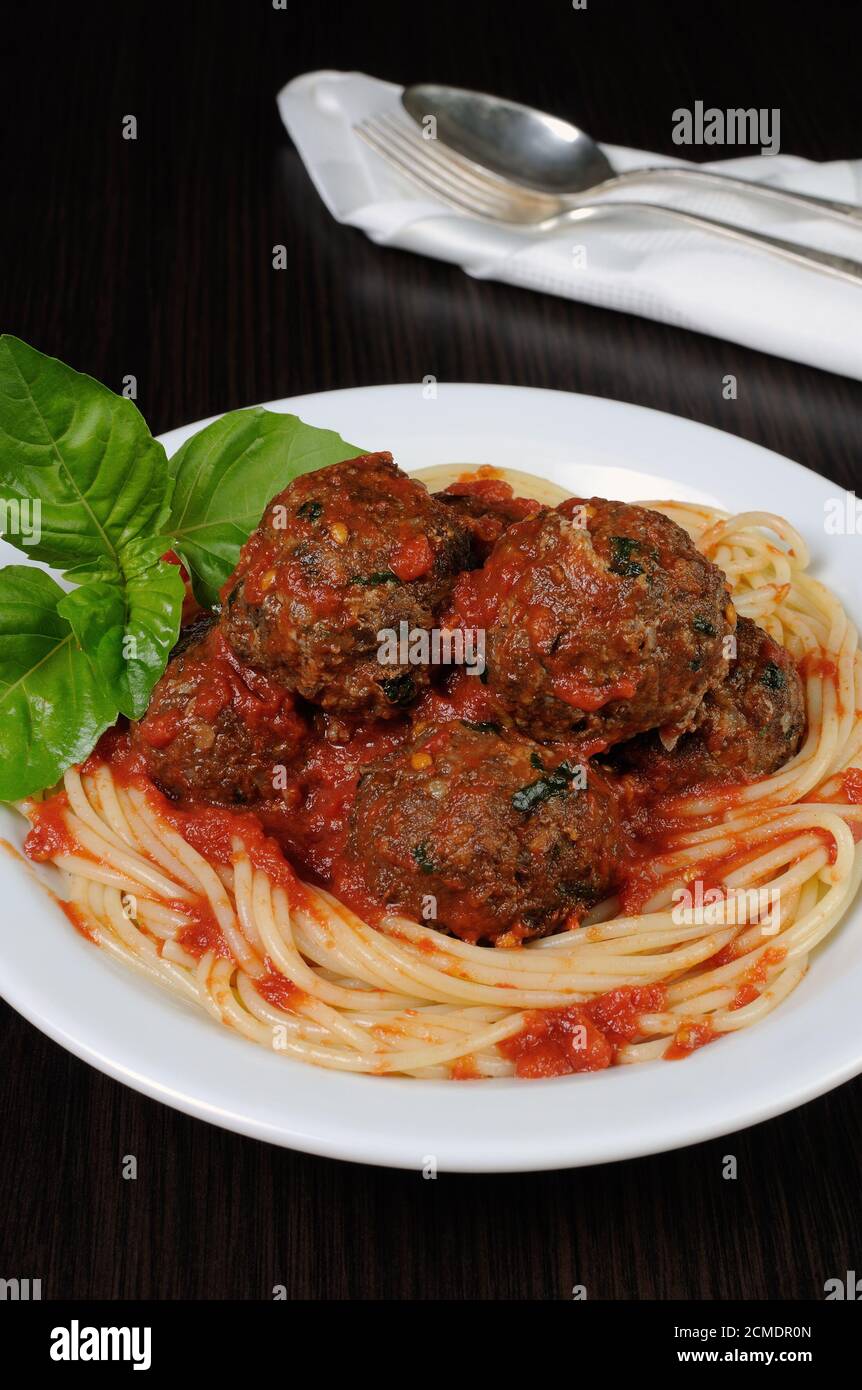 Le polpette di carne in salsa di pomodoro con spaghetti Foto Stock